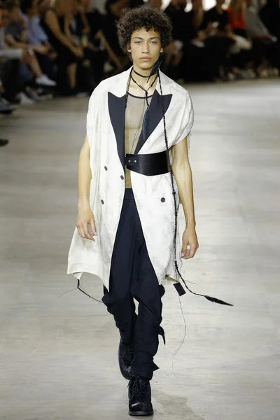 Look 7